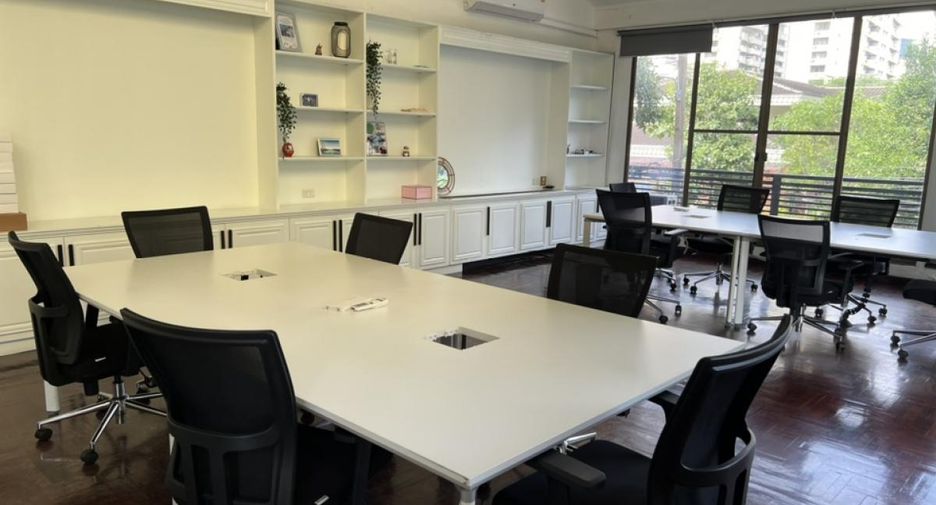 For rent 3 bedrooms house in Watthana, Bangkok