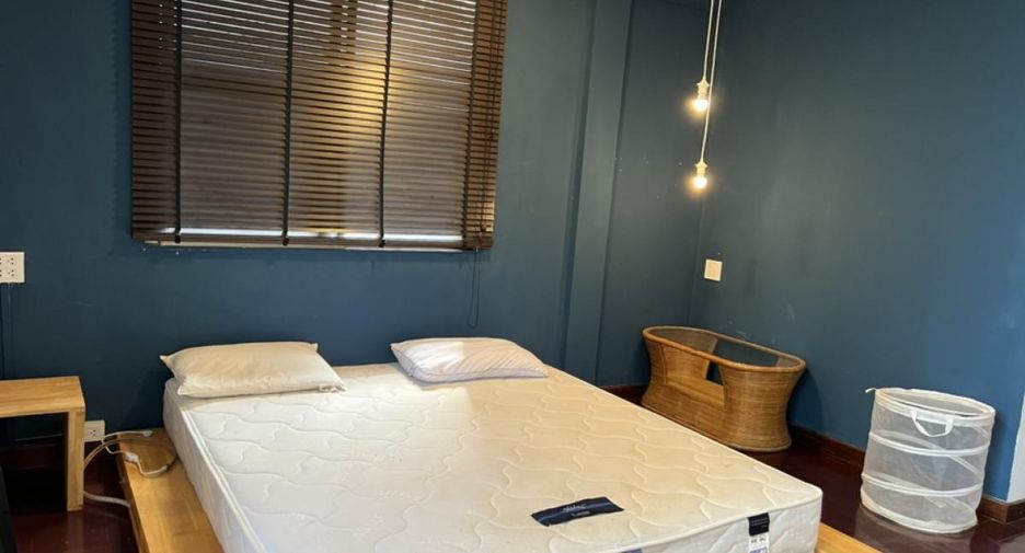 For rent 3 bedrooms house in Watthana, Bangkok