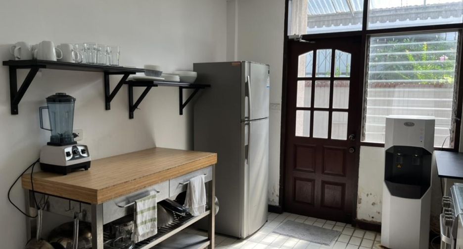 For rent 3 bedrooms house in Watthana, Bangkok