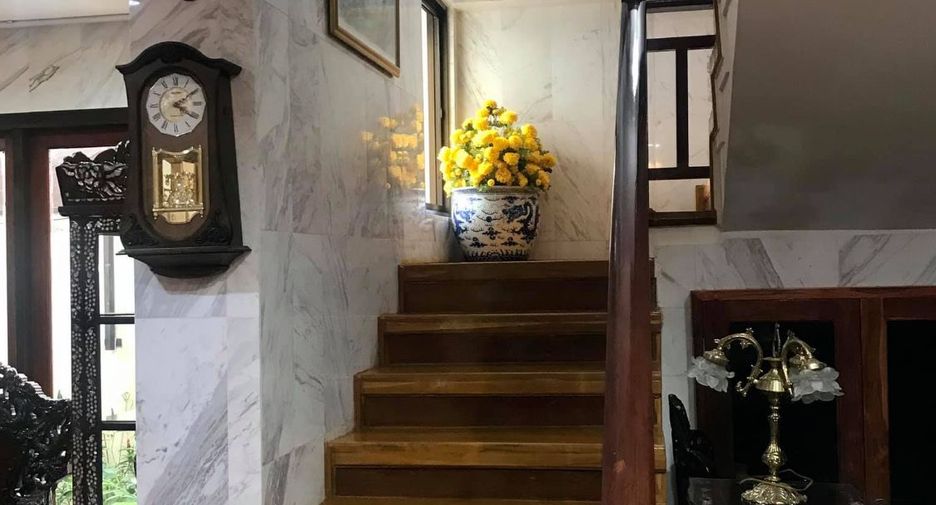 For sale 4 bedrooms house in Chatuchak, Bangkok