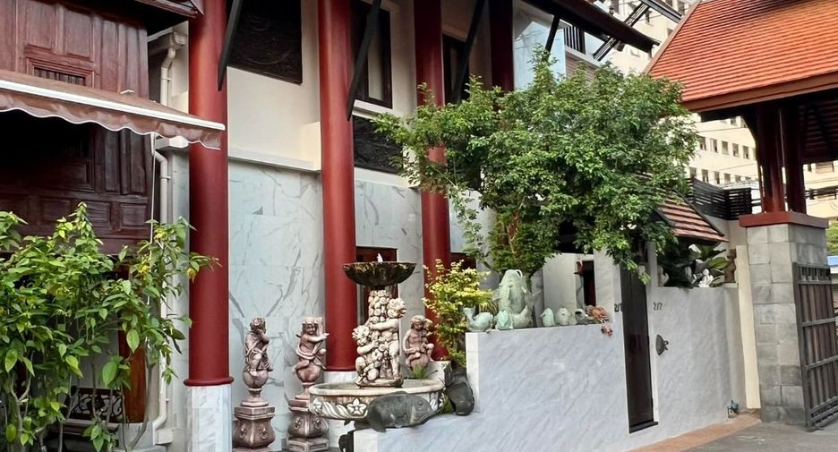 For sale 4 bedrooms house in Chatuchak, Bangkok