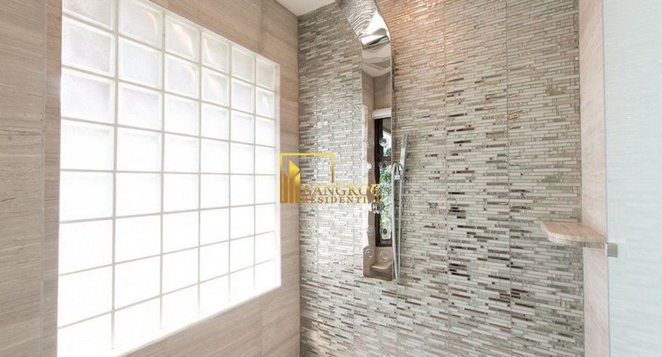 Apartamento en alquiler de 3 habitaciones en Khlong Toei, Bangkok