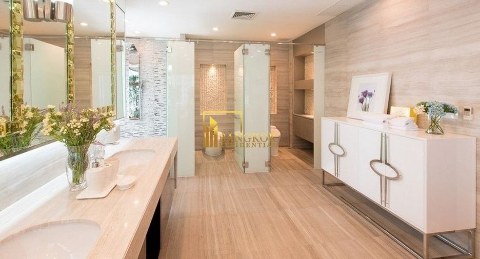 Apartamento en alquiler de 3 habitaciones en Khlong Toei, Bangkok