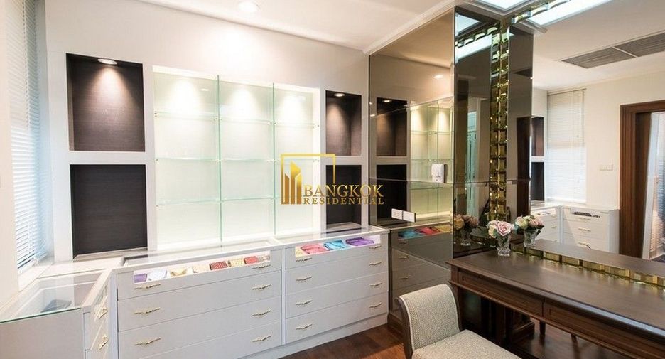 Apartamento en alquiler de 3 habitaciones en Khlong Toei, Bangkok