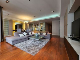 Condo en alquiler de 3 habitaciones en Khlong Toei, Bangkok