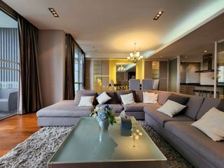 Condo en alquiler de 3 habitaciones en Khlong Toei, Bangkok