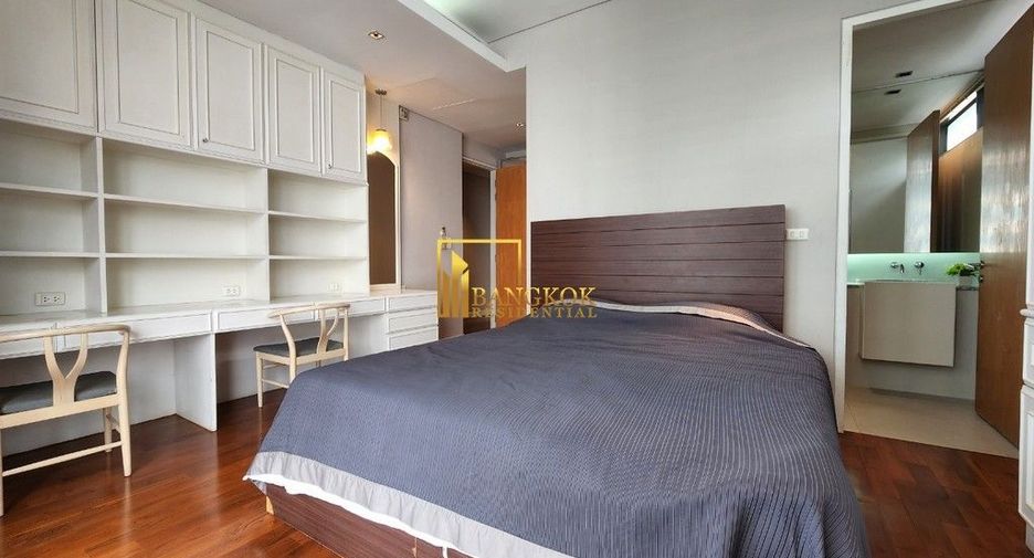 For rent 3 bedrooms condo in Khlong Toei, Bangkok