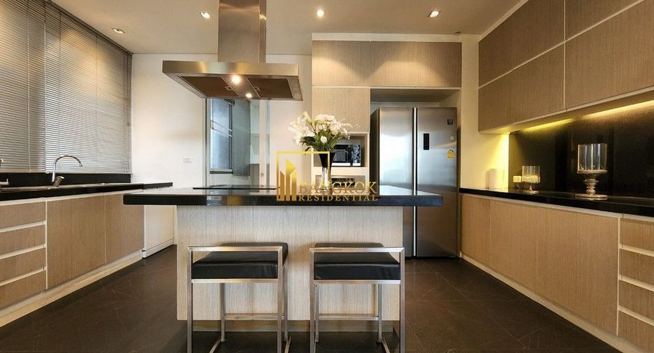 For rent 3 bedrooms condo in Khlong Toei, Bangkok