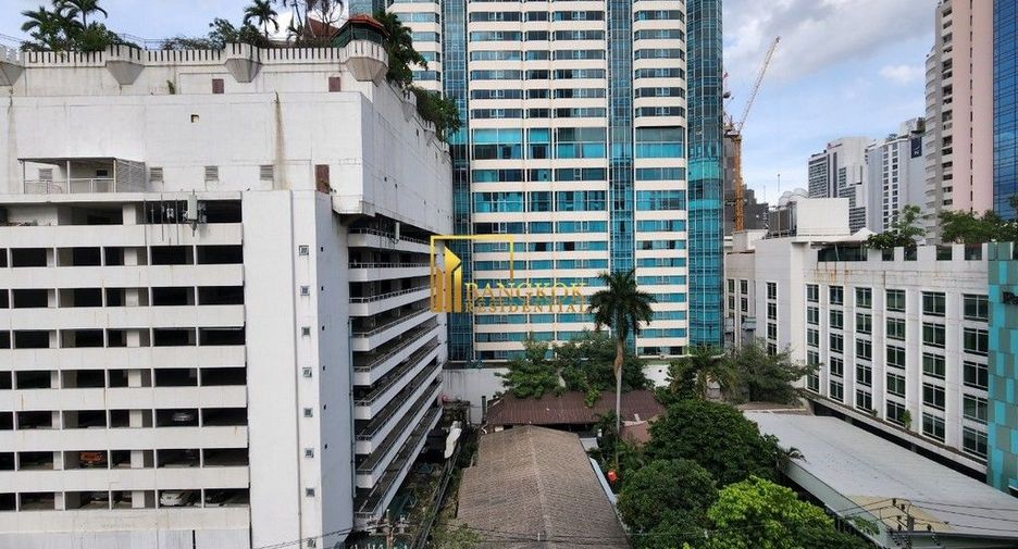For rent 3 bedrooms condo in Khlong Toei, Bangkok