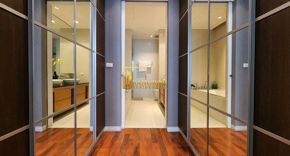 For rent 3 bedrooms condo in Khlong Toei, Bangkok