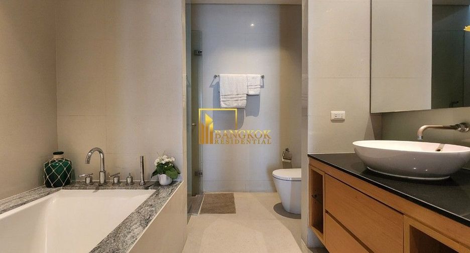 For rent 3 bedrooms condo in Khlong Toei, Bangkok