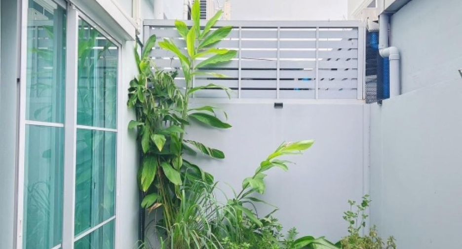 For rent 2 bedrooms townhouse in Prawet, Bangkok