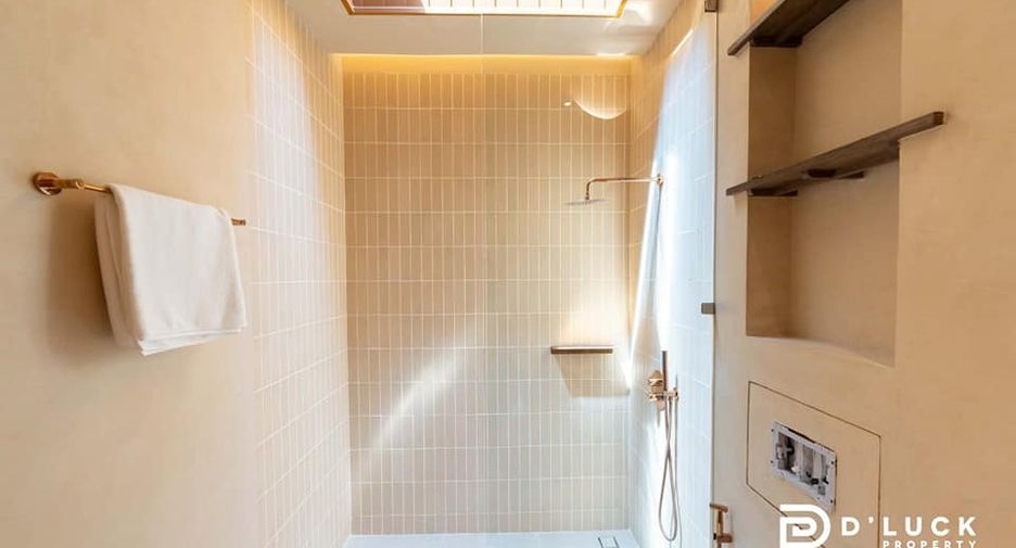 For sale 5 bedrooms villa in Bang Lamung, Chonburi