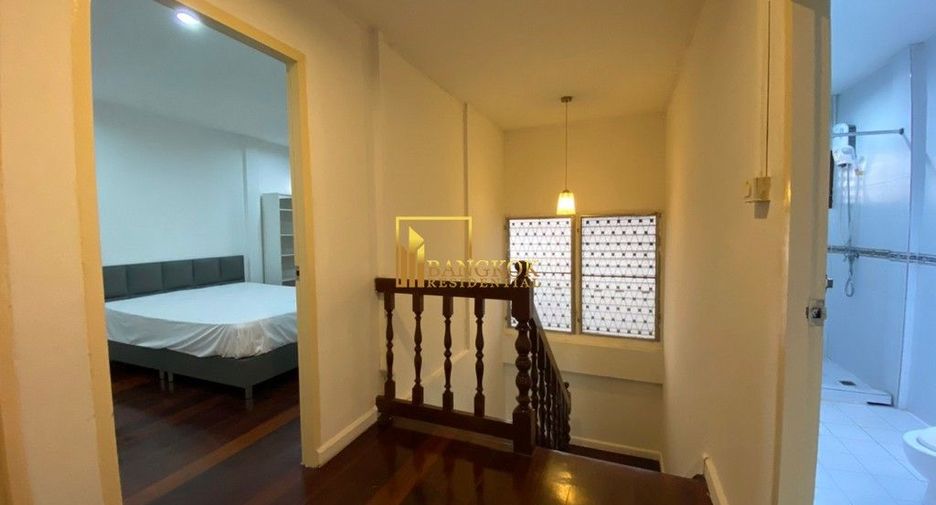 À louer 3 chambres maison de ville à Khlong Toei, Bangkok