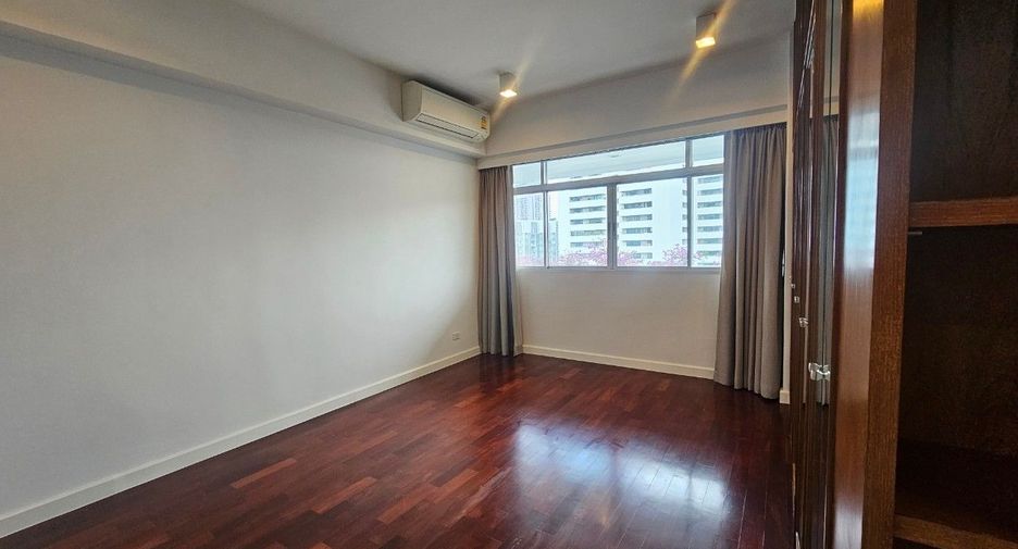 For sale 3 bedrooms condo in Watthana, Bangkok
