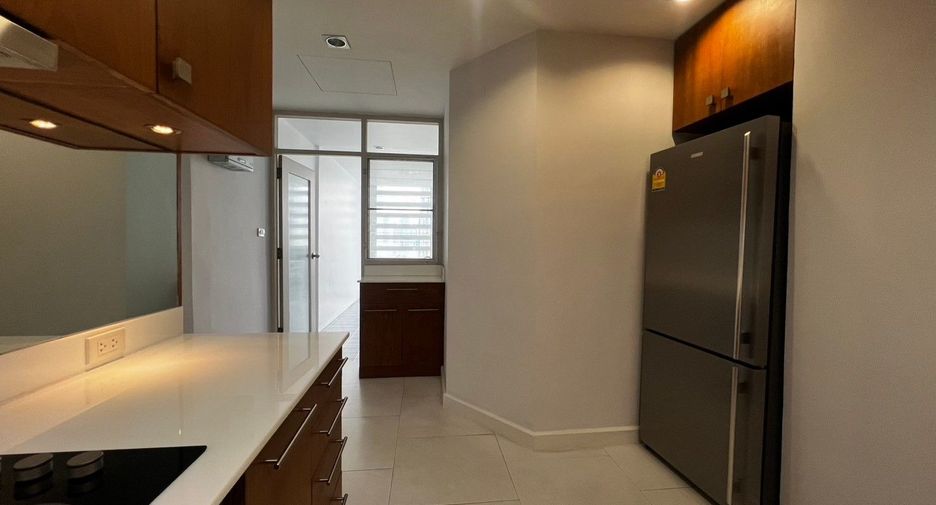 For sale 3 bedrooms condo in Watthana, Bangkok