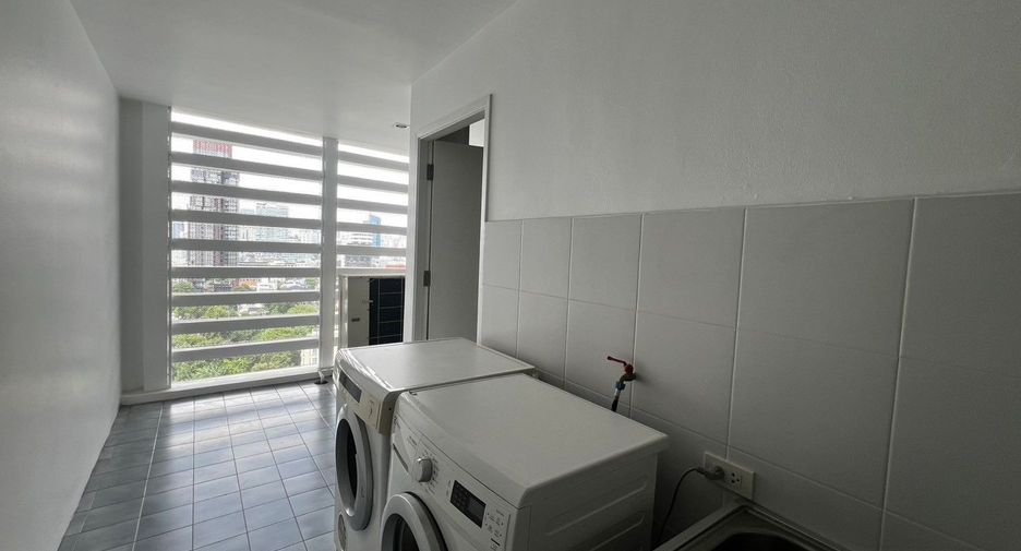 For sale 3 bedrooms condo in Watthana, Bangkok