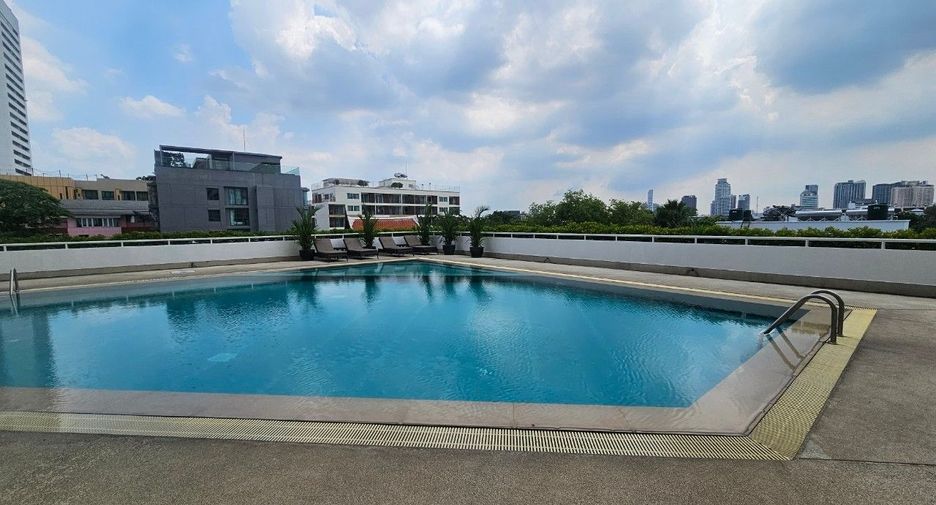 For sale 3 bedrooms condo in Watthana, Bangkok