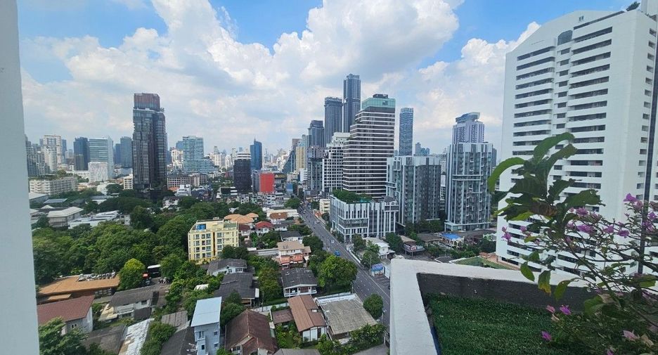For sale 3 bedrooms condo in Watthana, Bangkok