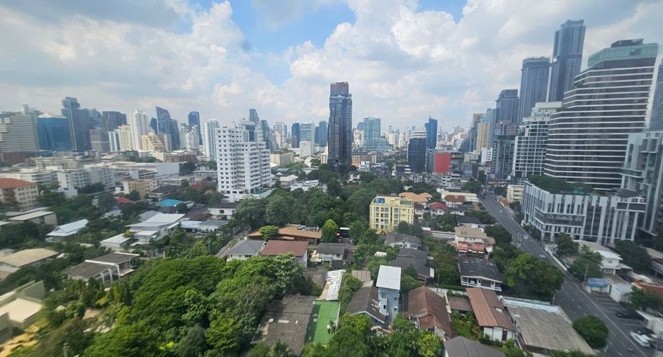For sale 3 bedrooms condo in Watthana, Bangkok