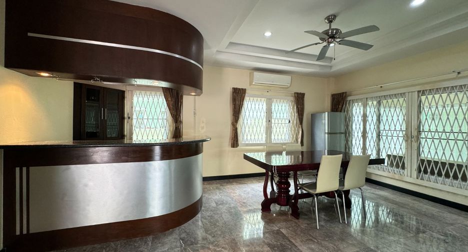 À louer 3 chambres maison à Bang Lamung, Chonburi
