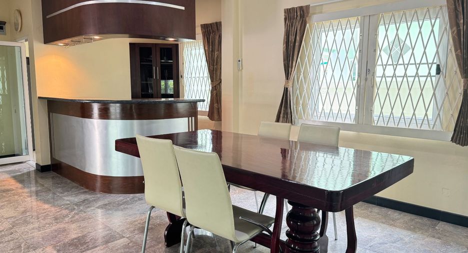 À louer 3 chambres maison à Bang Lamung, Chonburi