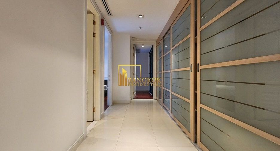 For rent 2 bedrooms condo in Pathum Wan, Bangkok