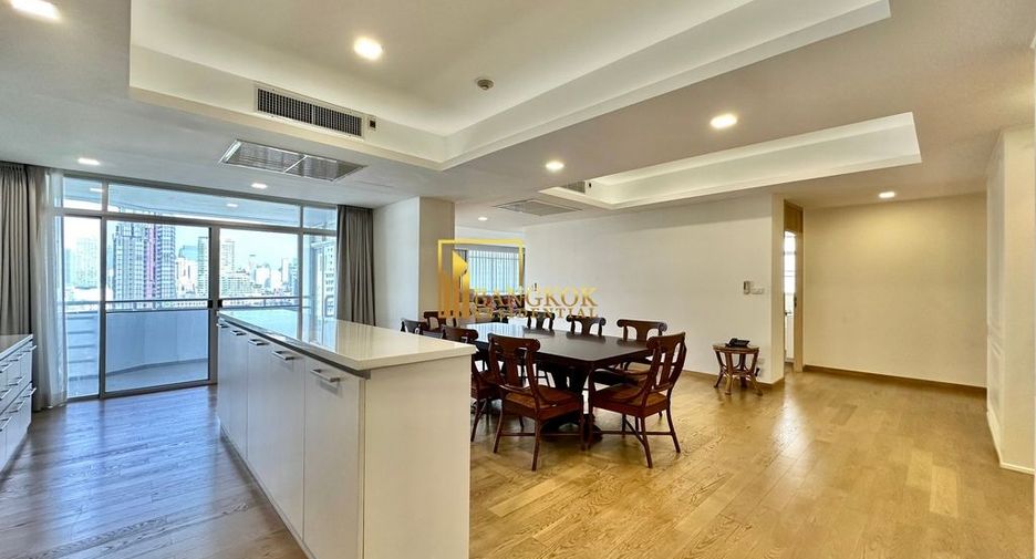À louer 3 chambres condo à Watthana, Bangkok