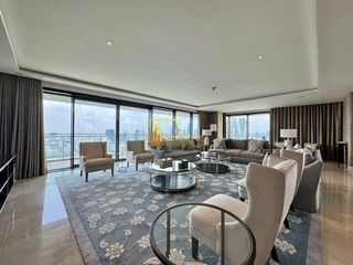 For rent 4 bedrooms condo in Pathum Wan, Bangkok