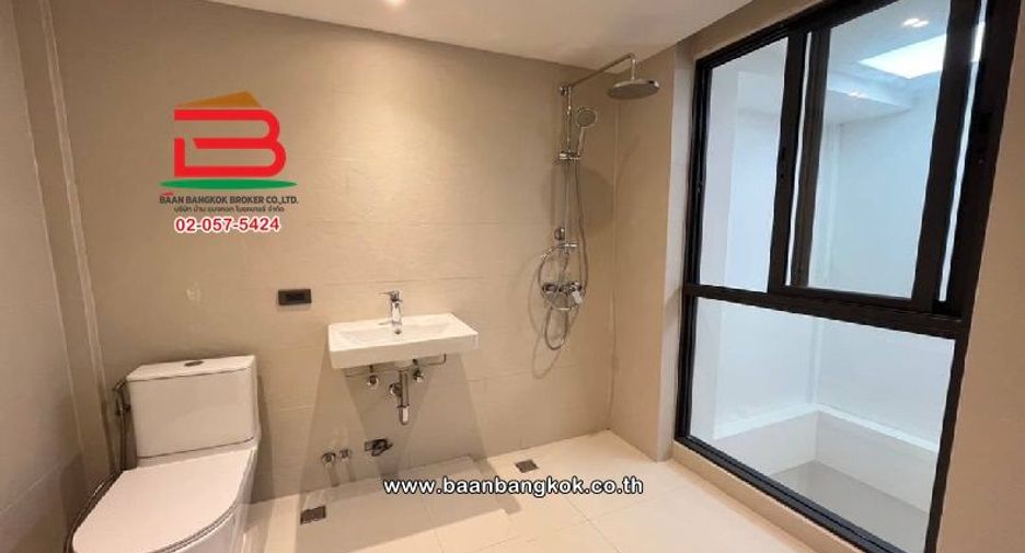 For sale 2 bedrooms townhouse in Watthana, Bangkok