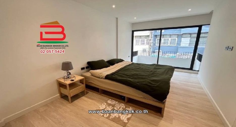 For sale 2 bedrooms townhouse in Watthana, Bangkok