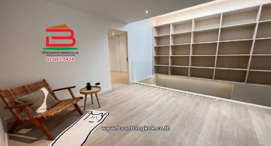 For sale 2 bedrooms townhouse in Watthana, Bangkok