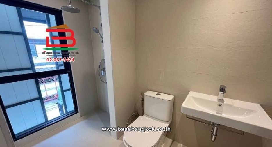 For sale 2 bedrooms townhouse in Watthana, Bangkok