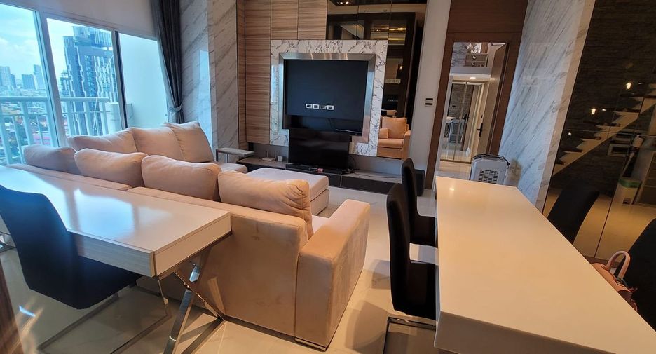 For rent and for sale 4 bedrooms condo in Watthana, Bangkok