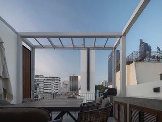 For rent 3 bedrooms townhouse in Bang Rak, Bangkok