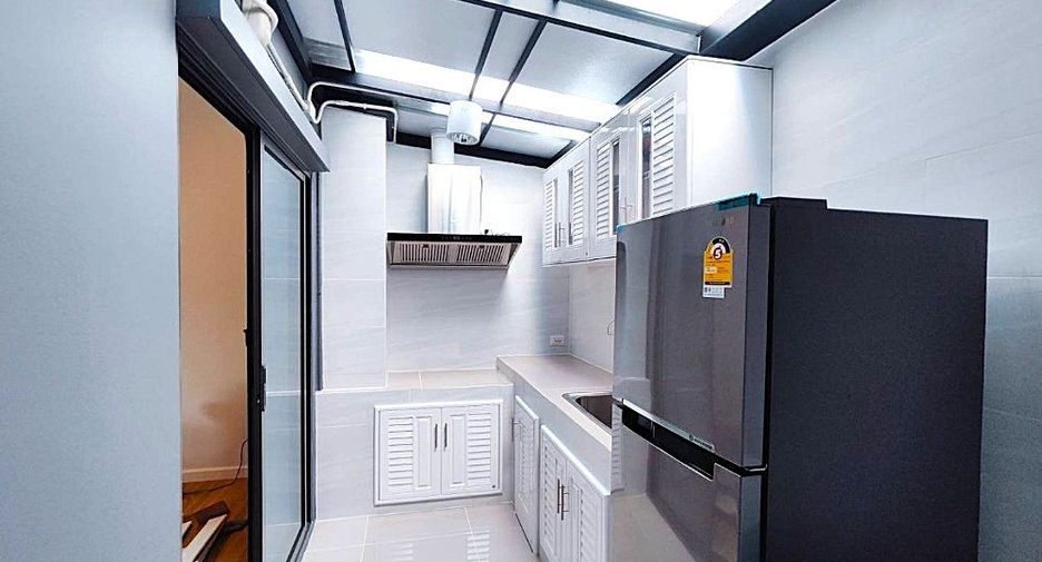 For rent 2 bedrooms townhouse in Bang Phli, Samut Prakan