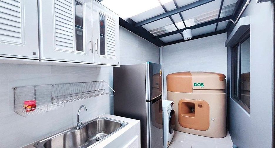 For rent 2 bedrooms townhouse in Bang Phli, Samut Prakan
