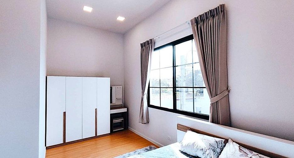 For rent 2 bedrooms townhouse in Bang Phli, Samut Prakan