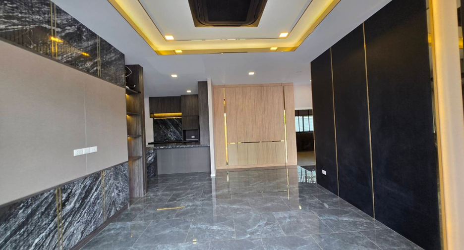For sale 4 ベッドルーム house in San Kamphaeng, Chiang Mai