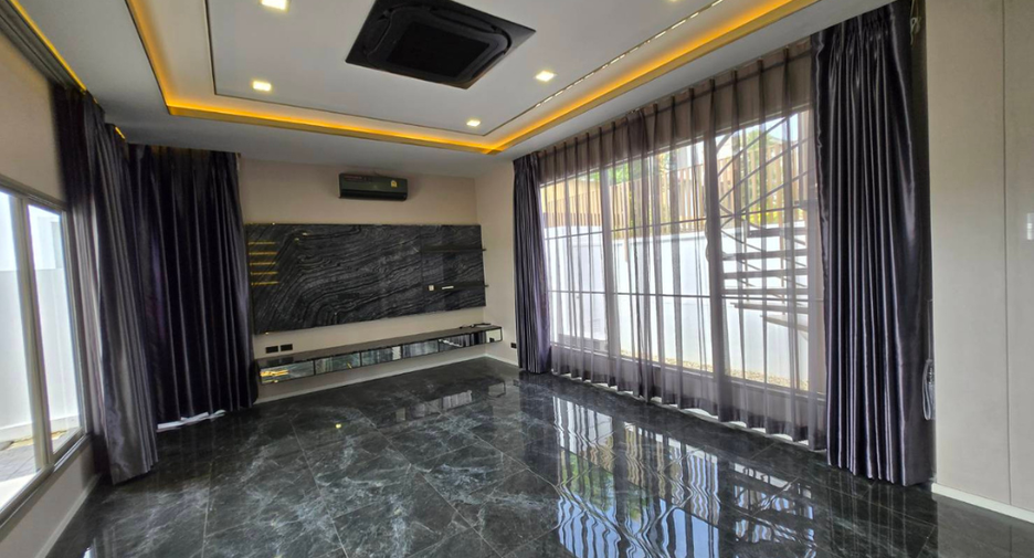For sale 4 ベッドルーム house in San Kamphaeng, Chiang Mai