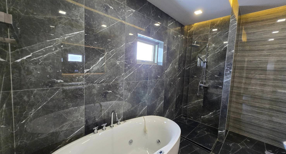 For sale 4 ベッドルーム house in San Kamphaeng, Chiang Mai