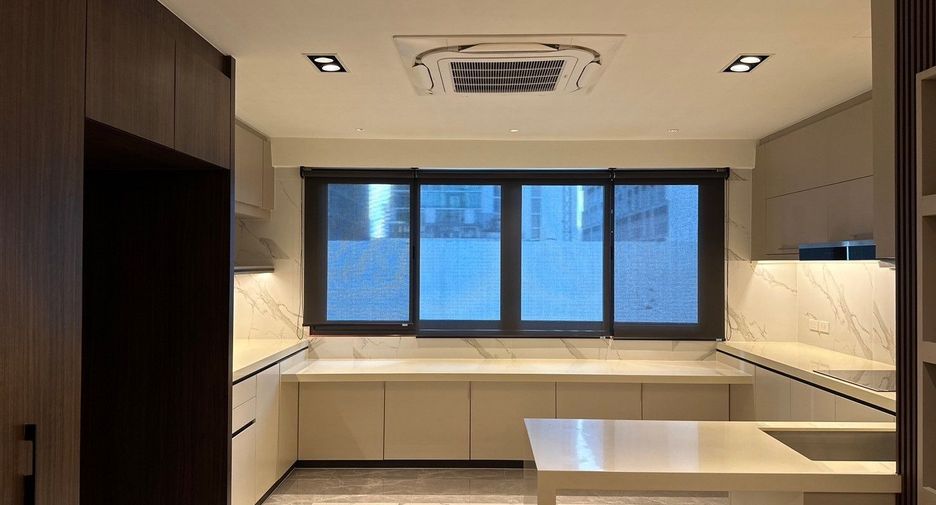 Продажа 3 спальни кондо в Кхлонг Тоеи, Бангкок