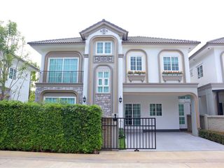 Casa en alquiler de 4 habitaciones en Bang Phli, Samut Prakan