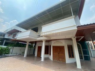 For rent そして for sale 7 Beds house in Phaya Thai, Bangkok