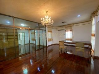 For rent そして for sale 7 Beds house in Phaya Thai, Bangkok