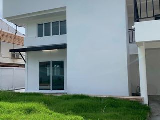 Casa en alquiler de 5 habitaciones en Lat Krabang, Bangkok