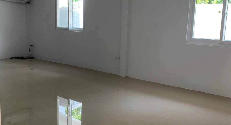 Casa en alquiler de 5 habitaciones en Lat Krabang, Bangkok