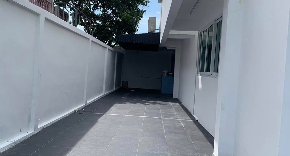 Casa en alquiler de 5 habitaciones en Lat Krabang, Bangkok