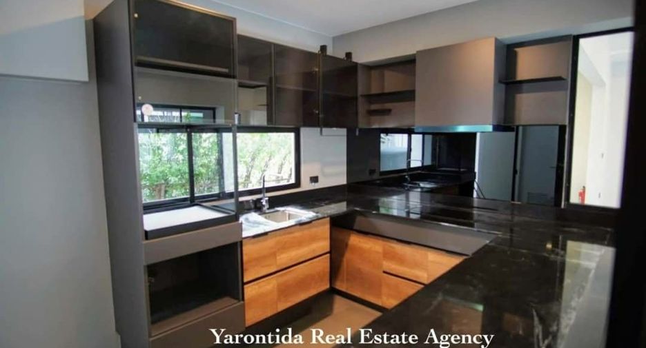 For sale 3 bedrooms townhouse in Bang Phli, Samut Prakan