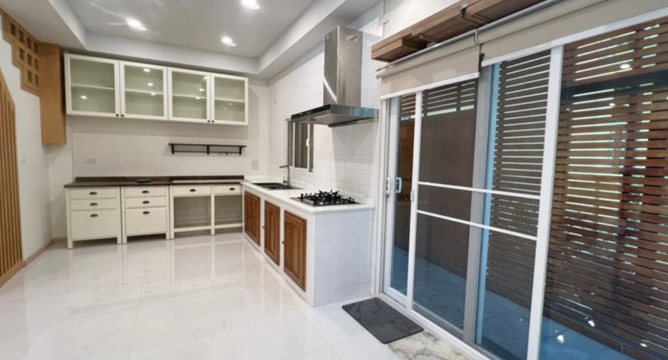 Reihenhaus zum Kauf mit 4 Zimmer in Pak Kret, Nonthaburi